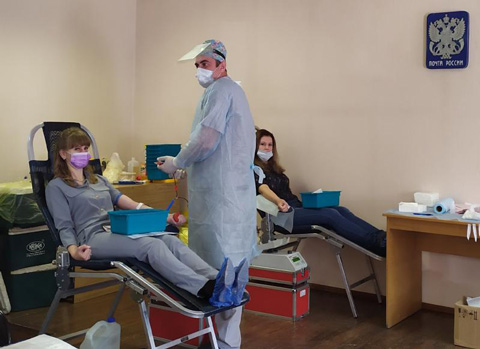 Красноярские почтовики пополнили банк крови